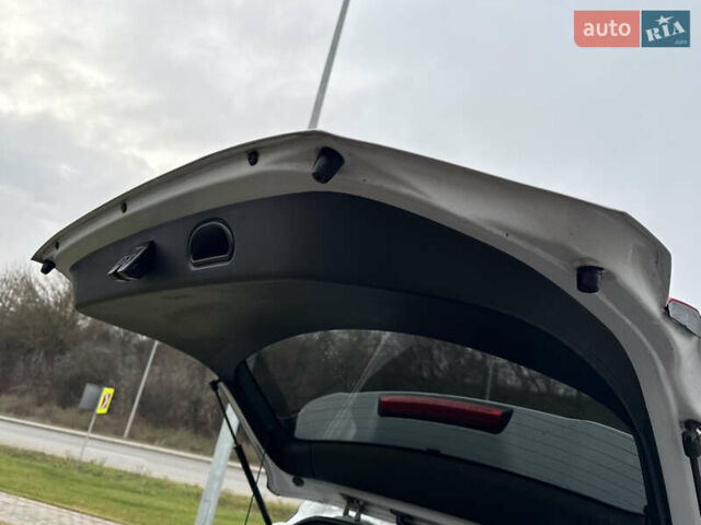 Белый Хендай Kona, объемом двигателя 0 л и пробегом 86 тыс. км за 17800 $, фото 19 на Automoto.ua