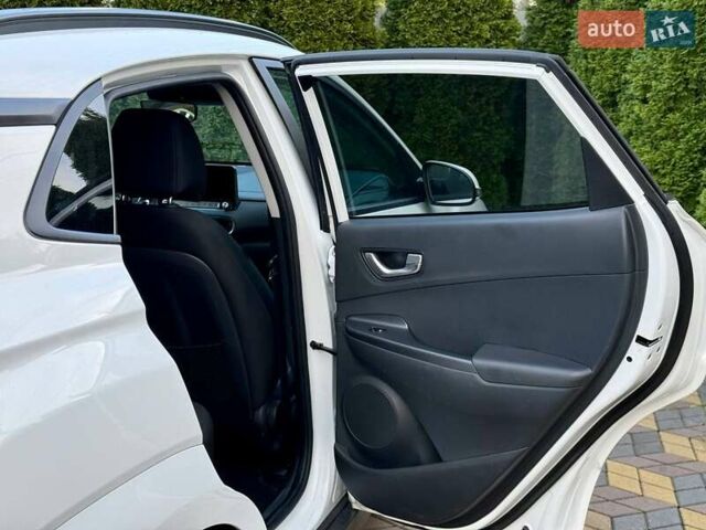Білий Хендай Kona, об'ємом двигуна 0 л та пробігом 34 тис. км за 16999 $, фото 23 на Automoto.ua
