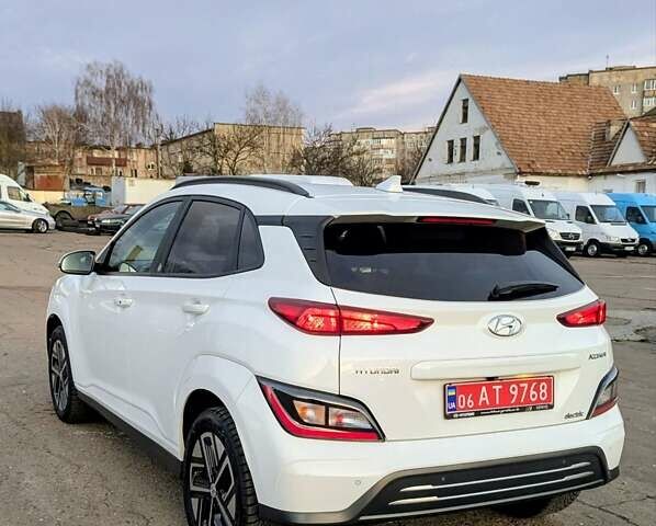 Білий Хендай Kona, об'ємом двигуна 0 л та пробігом 79 тис. км за 16950 $, фото 7 на Automoto.ua