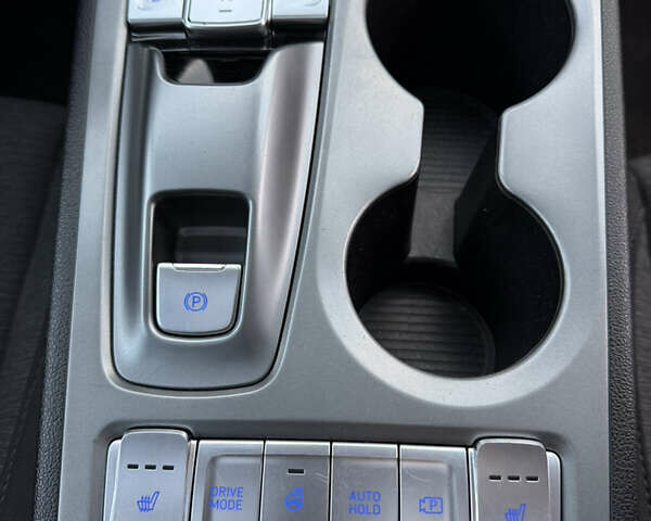 Білий Хендай Kona, об'ємом двигуна 0 л та пробігом 63 тис. км за 16499 $, фото 8 на Automoto.ua