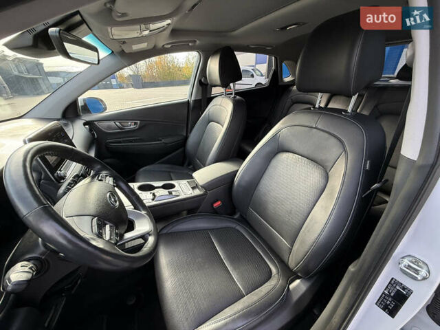 Білий Хендай Kona, об'ємом двигуна 0 л та пробігом 55 тис. км за 19950 $, фото 65 на Automoto.ua