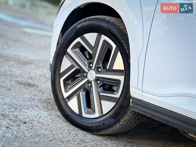 Белый Хендай Kona, объемом двигателя 0 л и пробегом 148 тыс. км за 18500 $, фото 18 на Automoto.ua