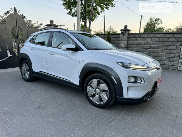 Білий Хендай Kona, об'ємом двигуна 0 л та пробігом 92 тис. км за 17200 $, фото 5 на Automoto.ua