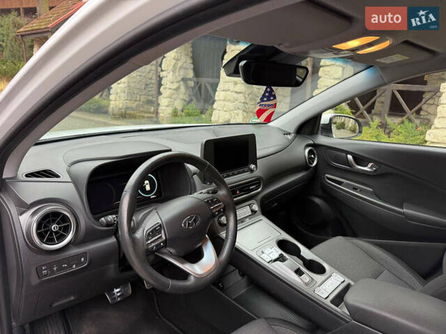 Белый Хендай Kona, объемом двигателя 0 л и пробегом 65 тыс. км за 17400 $, фото 38 на Automoto.ua