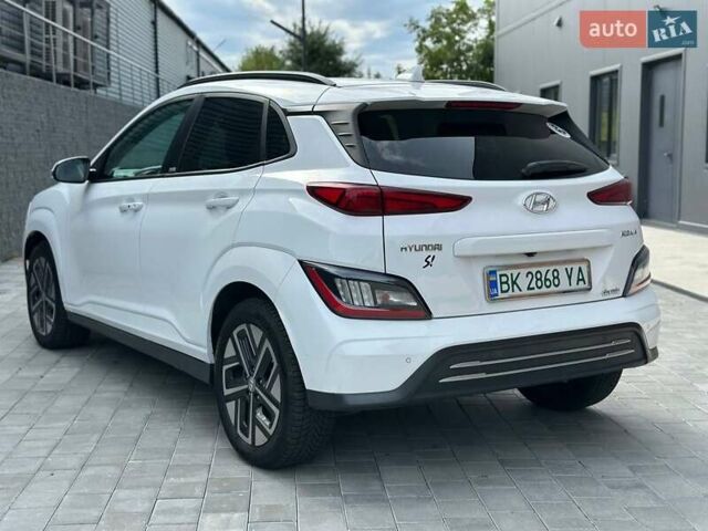 Белый Хендай Kona, объемом двигателя 0 л и пробегом 72 тыс. км за 16700 $, фото 6 на Automoto.ua