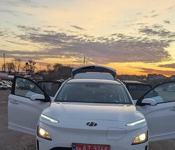 Білий Хендай Kona, об'ємом двигуна 0 л та пробігом 79 тис. км за 16950 $, фото 10 на Automoto.ua