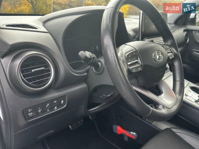 Белый Хендай Kona, объемом двигателя 0 л и пробегом 130 тыс. км за 18900 $, фото 17 на Automoto.ua