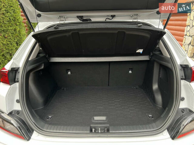 Белый Хендай Kona, объемом двигателя 0 л и пробегом 46 тыс. км за 17500 $, фото 23 на Automoto.ua