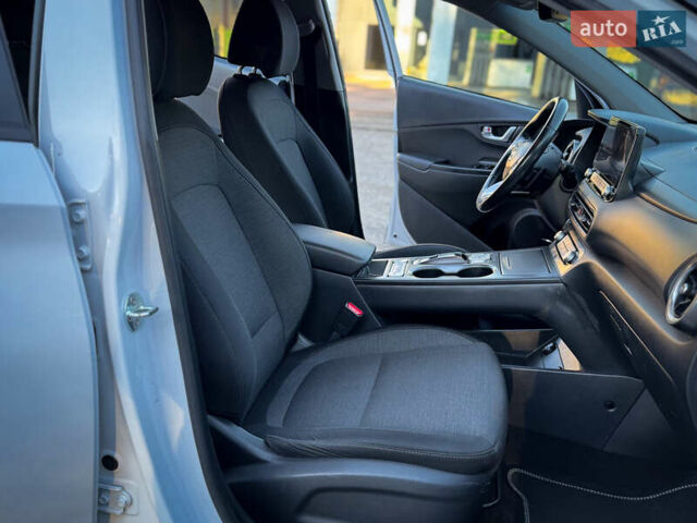 Белый Хендай Kona, объемом двигателя 0 л и пробегом 148 тыс. км за 18500 $, фото 37 на Automoto.ua