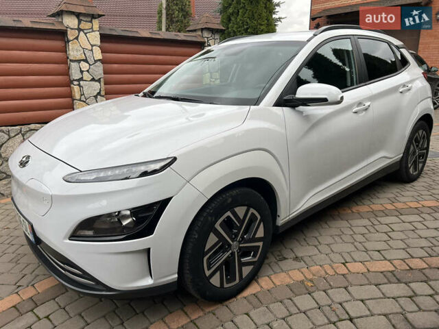 Белый Хендай Kona, объемом двигателя 0 л и пробегом 46 тыс. км за 17500 $, фото 1 на Automoto.ua