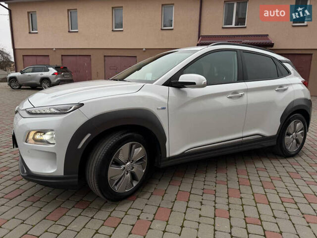 Білий Хендай Kona, об'ємом двигуна 0 л та пробігом 174 тис. км за 17800 $, фото 8 на Automoto.ua