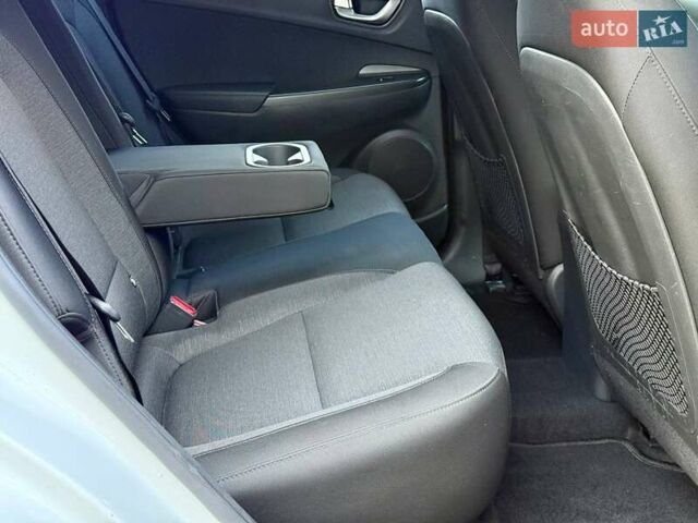 Білий Хендай Kona, об'ємом двигуна 0 л та пробігом 34 тис. км за 16999 $, фото 24 на Automoto.ua