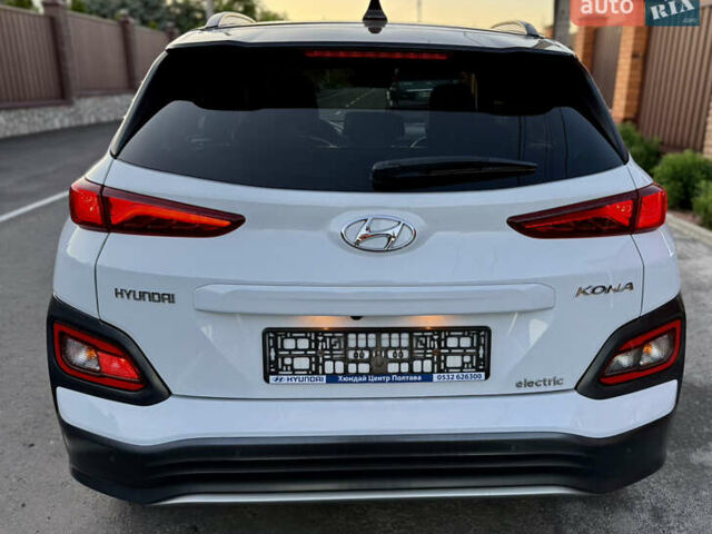 Білий Хендай Kona, об'ємом двигуна 0 л та пробігом 100 тис. км за 15900 $, фото 5 на Automoto.ua