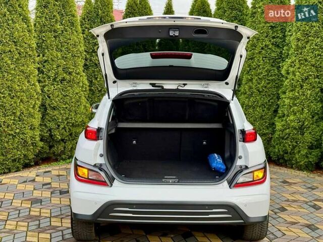 Белый Хендай Kona, объемом двигателя 0 л и пробегом 39 тыс. км за 17400 $, фото 12 на Automoto.ua