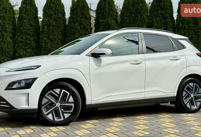 Белый Хендай Kona, объемом двигателя 0 л и пробегом 39 тыс. км за 16900 $, фото 7 на Automoto.ua
