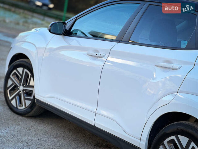 Белый Хендай Kona, объемом двигателя 0 л и пробегом 148 тыс. км за 18500 $, фото 17 на Automoto.ua