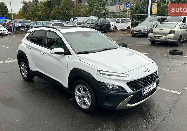Белый Хендай Kona, объемом двигателя 2 л и пробегом 100 тыс. км за 17000 $, фото 1 на Automoto.ua