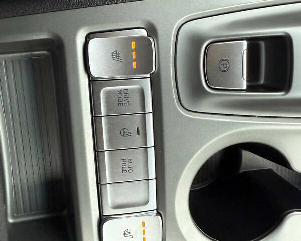 Белый Хендай Kona, объемом двигателя 0 л и пробегом 65 тыс. км за 17400 $, фото 42 на Automoto.ua