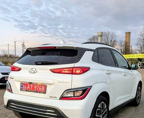 Білий Хендай Kona, об'ємом двигуна 0 л та пробігом 79 тис. км за 16950 $, фото 5 на Automoto.ua