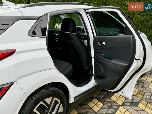Білий Хендай Kona, об'ємом двигуна 0 л та пробігом 23 тис. км за 16900 $, фото 29 на Automoto.ua