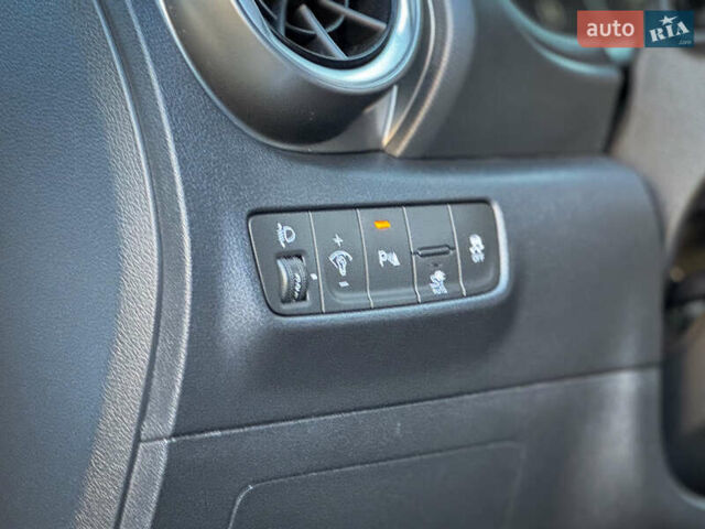 Белый Хендай Kona, объемом двигателя 0 л и пробегом 148 тыс. км за 18500 $, фото 40 на Automoto.ua