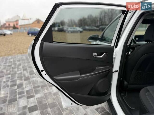 Білий Хендай Kona, об'ємом двигуна 0 л та пробігом 20 тис. км за 18699 $, фото 28 на Automoto.ua