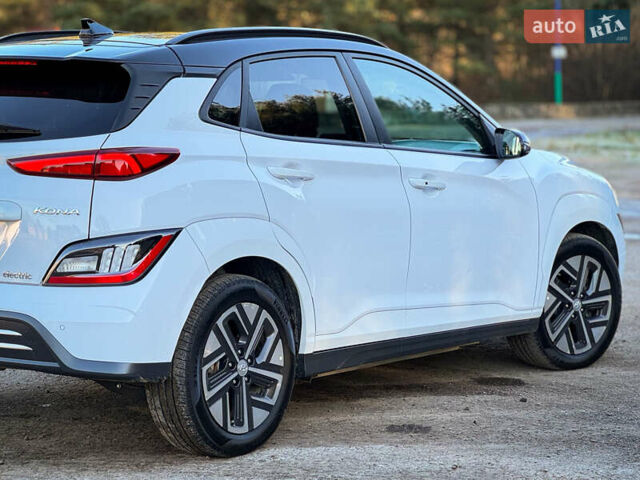 Белый Хендай Kona, объемом двигателя 0 л и пробегом 148 тыс. км за 18500 $, фото 25 на Automoto.ua