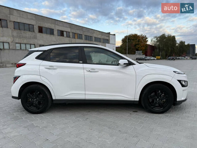 Білий Хендай Kona, об'ємом двигуна 0 л та пробігом 63 тис. км за 16499 $, фото 36 на Automoto.ua