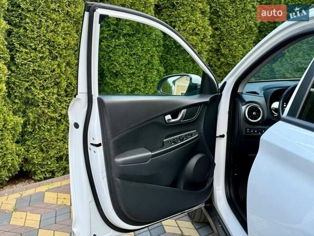 Білий Хендай Kona, об'ємом двигуна 0 л та пробігом 34 тис. км за 16999 $, фото 13 на Automoto.ua