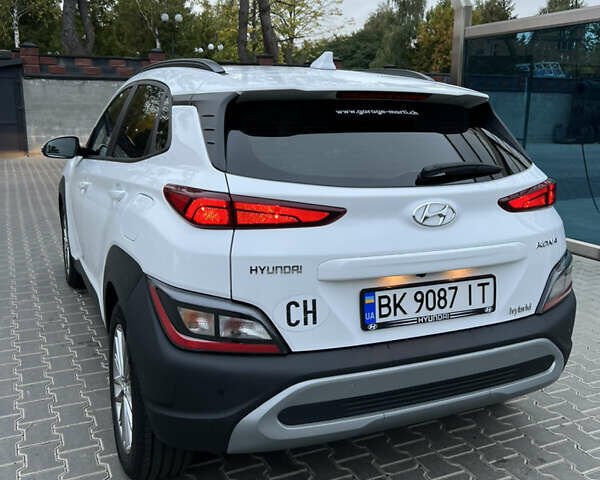 Білий Хендай Kona, об'ємом двигуна 1.58 л та пробігом 49 тис. км за 18700 $, фото 5 на Automoto.ua