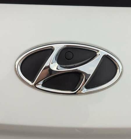 Білий Хендай Kona, об'ємом двигуна 0 л та пробігом 79 тис. км за 16950 $, фото 28 на Automoto.ua