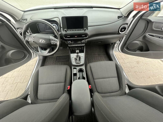 Білий Хендай Kona, об'ємом двигуна 1.58 л та пробігом 49 тис. км за 18700 $, фото 9 на Automoto.ua