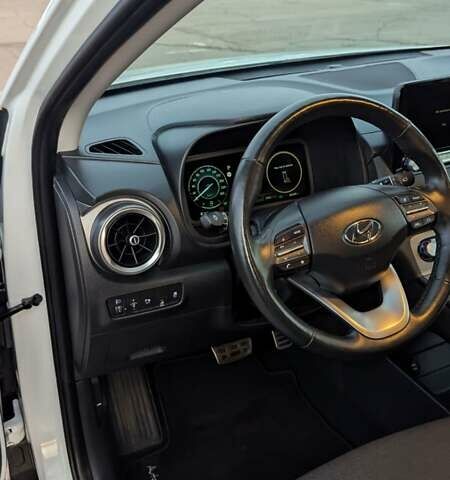 Білий Хендай Kona, об'ємом двигуна 0 л та пробігом 79 тис. км за 16950 $, фото 33 на Automoto.ua