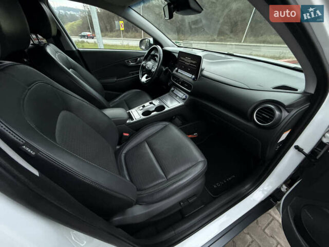 Белый Хендай Kona, объемом двигателя 0 л и пробегом 86 тыс. км за 17800 $, фото 25 на Automoto.ua