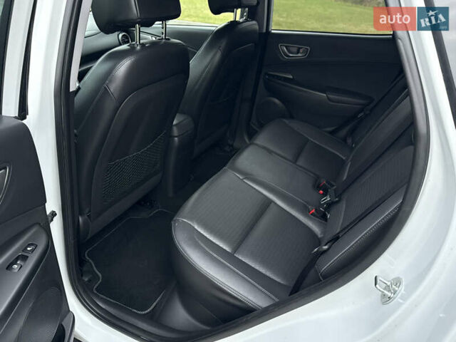 Белый Хендай Kona, объемом двигателя 0 л и пробегом 86 тыс. км за 18600 $, фото 19 на Automoto.ua