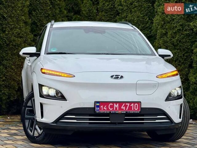Белый Хендай Kona, объемом двигателя 0 л и пробегом 33 тыс. км за 17700 $, фото 2 на Automoto.ua