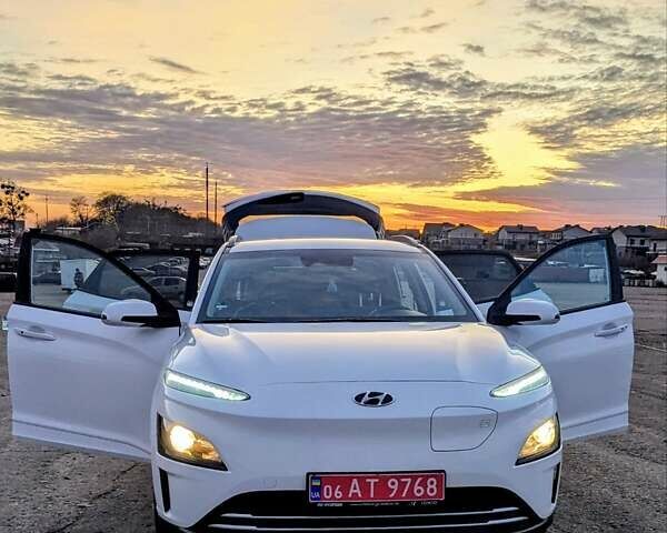 Білий Хендай Kona, об'ємом двигуна 0 л та пробігом 79 тис. км за 16950 $, фото 13 на Automoto.ua