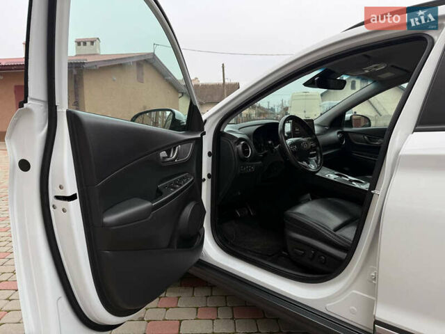 Білий Хендай Kona, об'ємом двигуна 0 л та пробігом 174 тис. км за 17800 $, фото 29 на Automoto.ua