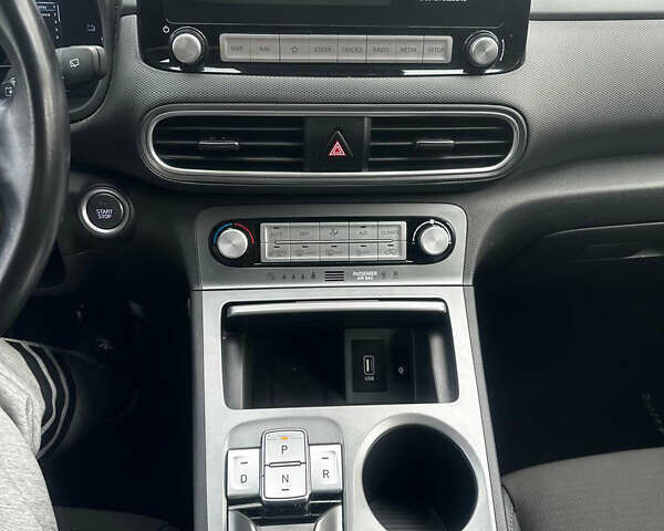 Белый Хендай Kona, объемом двигателя 0 л и пробегом 130 тыс. км за 18900 $, фото 19 на Automoto.ua