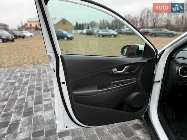 Білий Хендай Kona, об'ємом двигуна 0 л та пробігом 20 тис. км за 18699 $, фото 12 на Automoto.ua