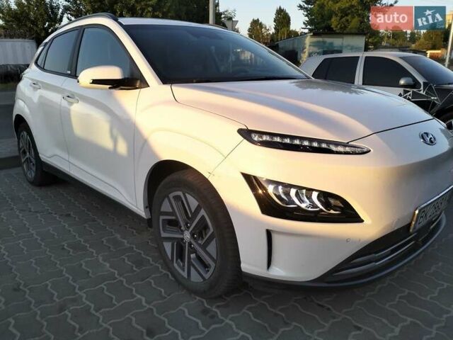 Белый Хендай Kona, объемом двигателя 0 л и пробегом 71 тыс. км за 16200 $, фото 4 на Automoto.ua