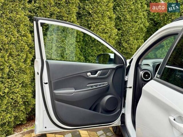 Белый Хендай Kona, объемом двигателя 0 л и пробегом 33 тыс. км за 17700 $, фото 16 на Automoto.ua