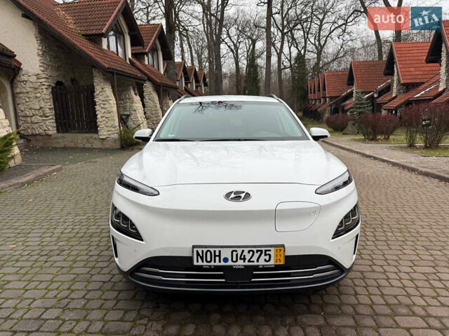 Белый Хендай Kona, объемом двигателя 0 л и пробегом 65 тыс. км за 17400 $, фото 3 на Automoto.ua