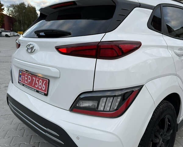 Білий Хендай Kona, об'ємом двигуна 0 л та пробігом 63 тис. км за 16499 $, фото 25 на Automoto.ua