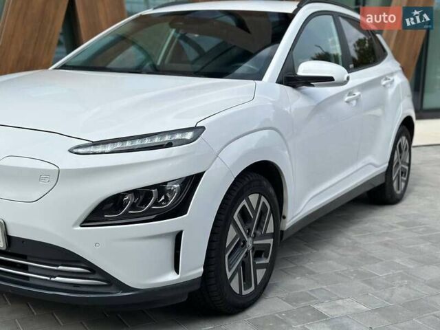 Белый Хендай Kona, объемом двигателя 0 л и пробегом 72 тыс. км за 16700 $, фото 3 на Automoto.ua