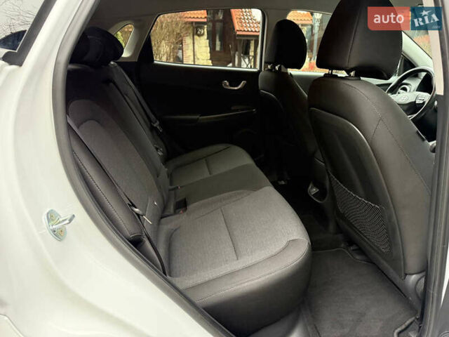 Белый Хендай Kona, объемом двигателя 0 л и пробегом 65 тыс. км за 17400 $, фото 30 на Automoto.ua