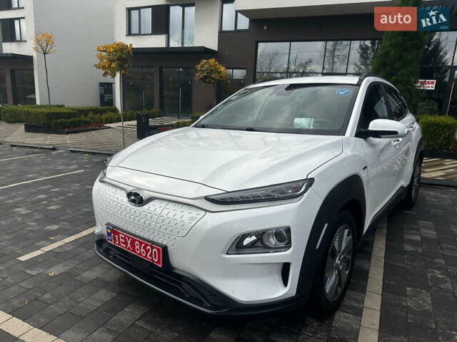 Белый Хендай Kona, объемом двигателя 0 л и пробегом 130 тыс. км за 18900 $, фото 2 на Automoto.ua