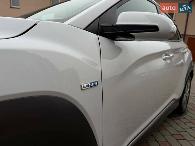 Білий Хендай Kona, об'ємом двигуна 0 л та пробігом 174 тис. км за 17800 $, фото 21 на Automoto.ua