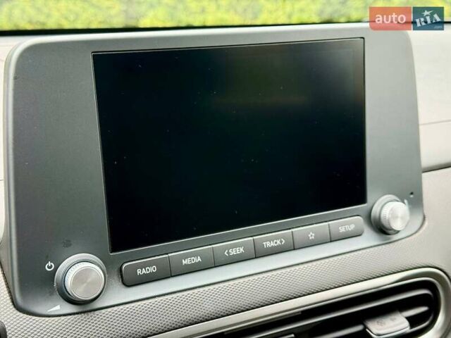 Белый Хендай Kona, объемом двигателя 0 л и пробегом 33 тыс. км за 17700 $, фото 33 на Automoto.ua