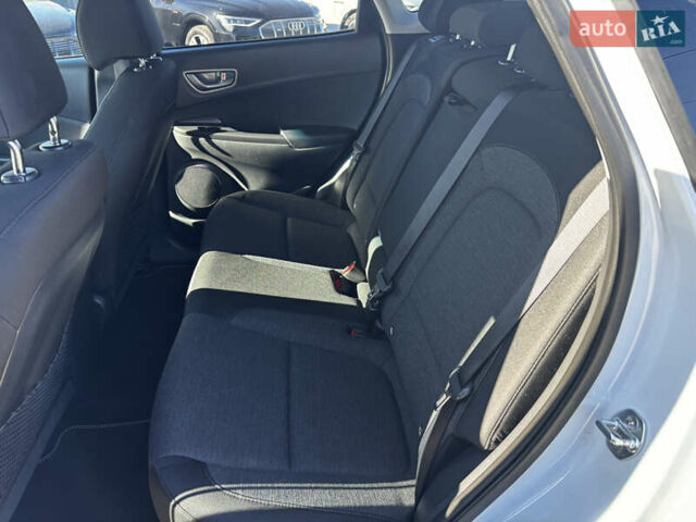 Білий Хендай Kona, об'ємом двигуна 0 л та пробігом 53 тис. км за 15900 $, фото 44 на Automoto.ua